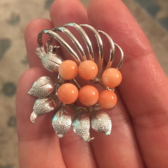 Japanese Angel skin coral Obi-dome brooch - Picture 2 of 7